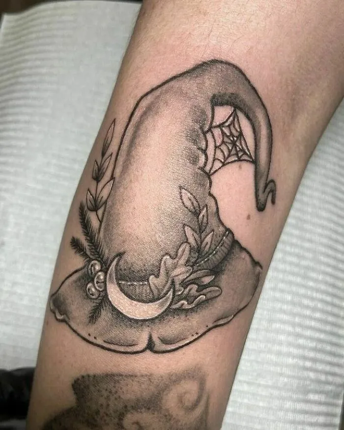 30 Tatuajes muy simbólicos para sentirse brujita todo el año
