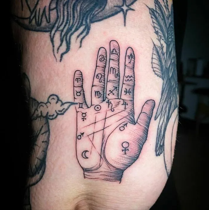 30 Tatuajes muy simbólicos para sentirse brujita todo el año