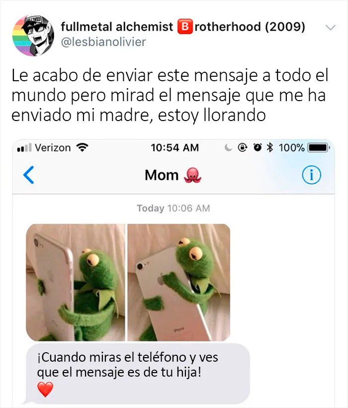 Esta linda y cariñosa madre haciendo memes para su hija