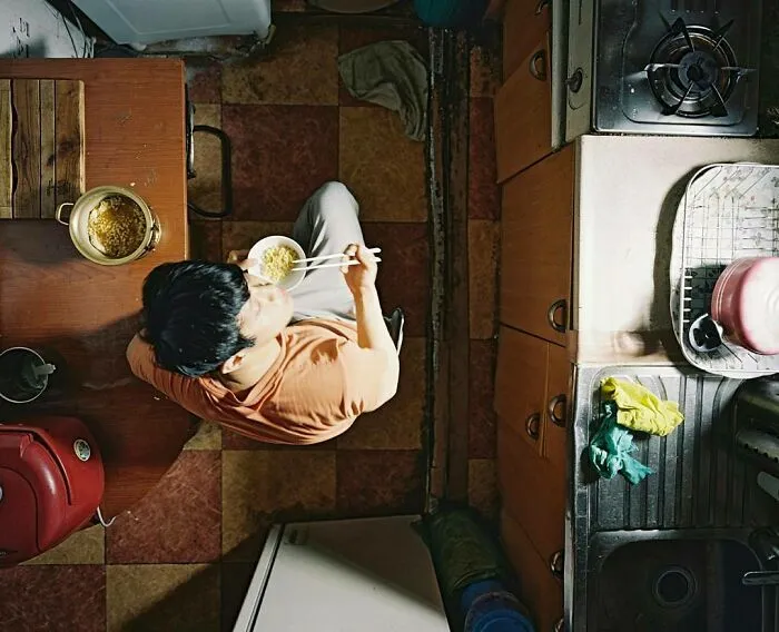 40 Fotos que muestran la miseria de vivir en estos diminutos habitáculos surcoreanos llamados "goshitel"