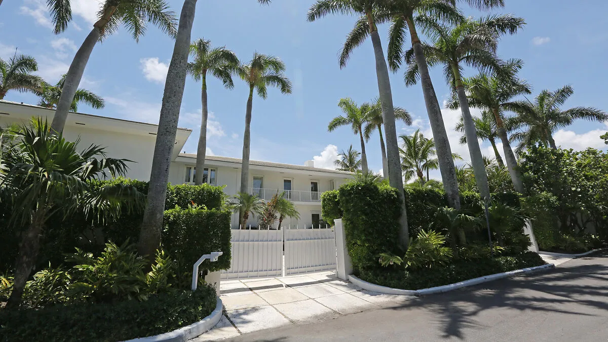 Epstein Files Resurface Footage Of His Palm Beach Lair Revealing Bare Women, Dictator, And A Pope