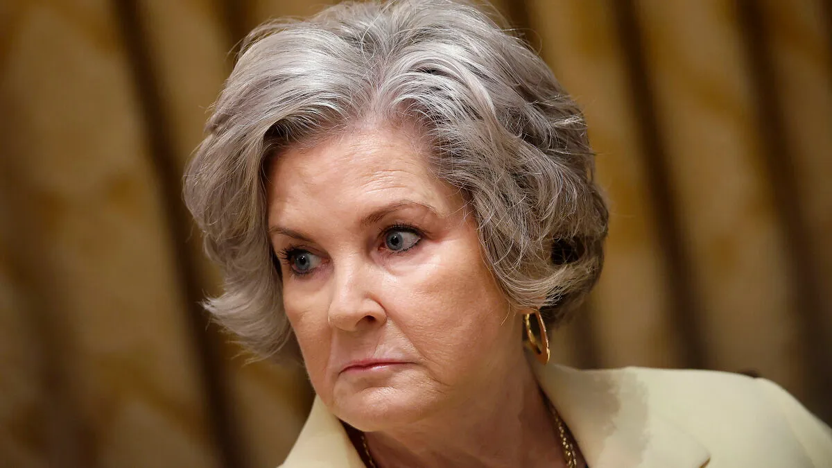 Trump’s Chief Of Staff Backpedals After Snitching On Her “Alcoholic’s Personality” Boss