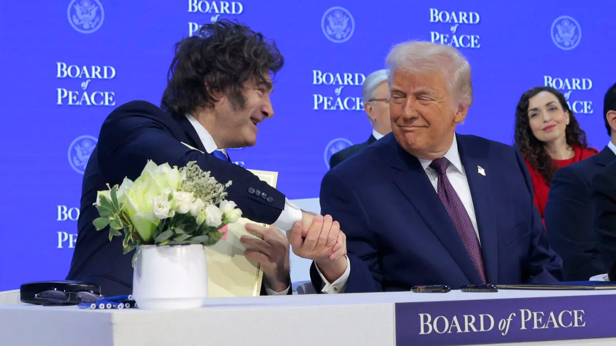 Trump Tries Power Handshake At Davos But Gets Upstaged By A Pair Of Shoes: “What Are Those?”