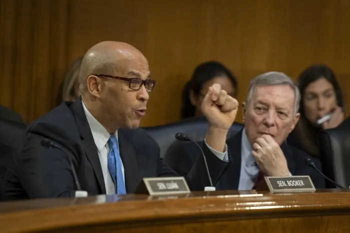 Democrats Hold 5-Point Midterm Edge as Trump’s Approval Hits New Low