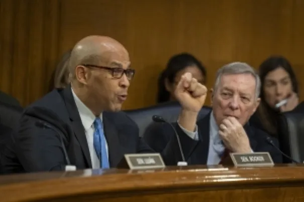 Democrats Hold 5-Point Midterm Edge as Trump’s Approval Hits New Low